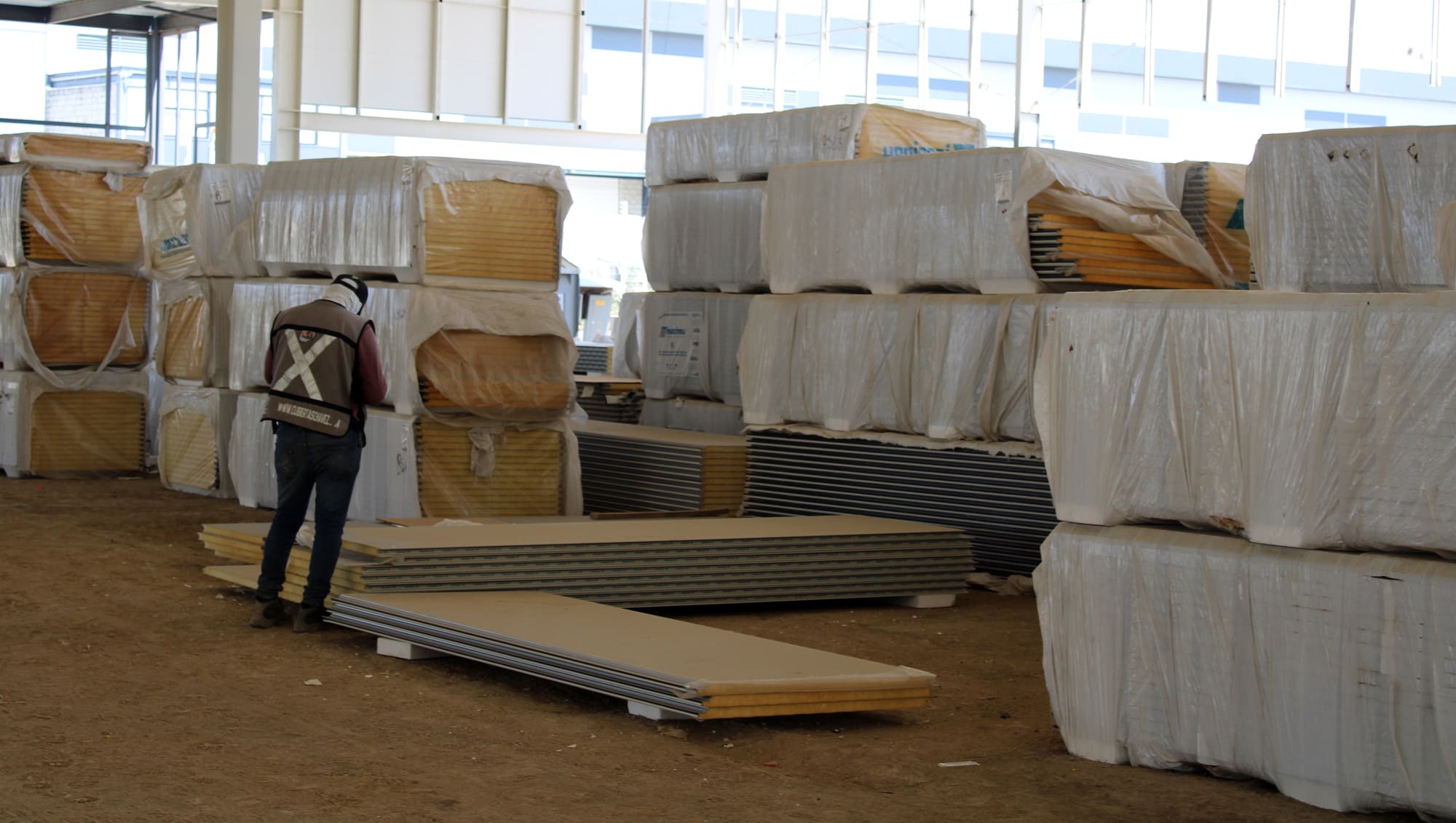 Instalación y venta de lámina y panel térmico para naves industriales